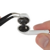 Apple AirPods rozebrány: co se vešlo do miniaturních sluchátek?