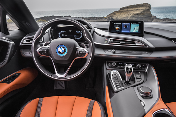 BMW i8 interiér