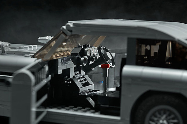 Lego Creator Aston Martin DB5 interiér