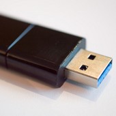 Lenovo LINK: 32GB flash disk, který umožní ovládat telefon počítačem