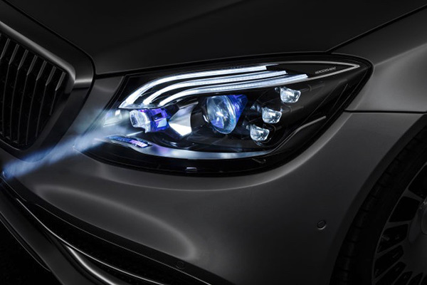 Mercedes-Benz Digital Light světlo
