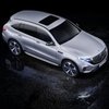 Mercedes ukázal elektrické SUV EQC s dojezdem 200 mil