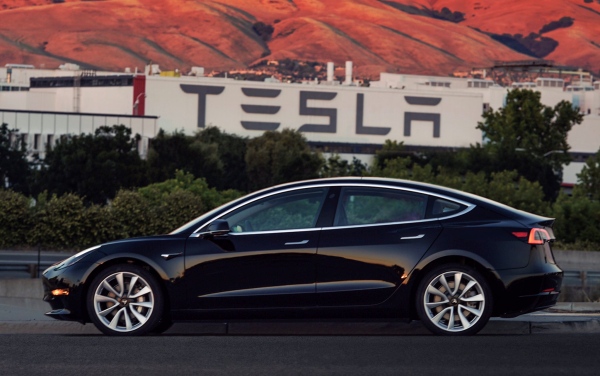 První kus elektromobilu Tesla Model 3