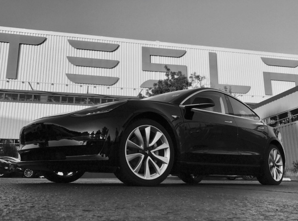 Tesla Model 3 první kus