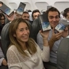Samsung obdaroval 200 pasažérů letu telefony Galaxy Note 8