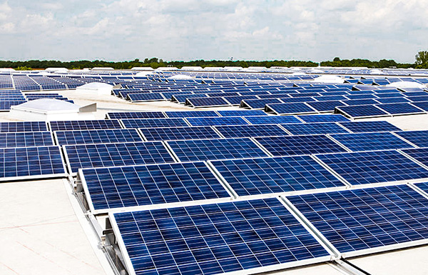 Solární panely na rovné střeše