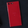 Sony Xperia XZ Premium se převlékla do červené a sluší jí to
