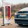 Tesla zvažuje užití olověných baterií v Superchargerech